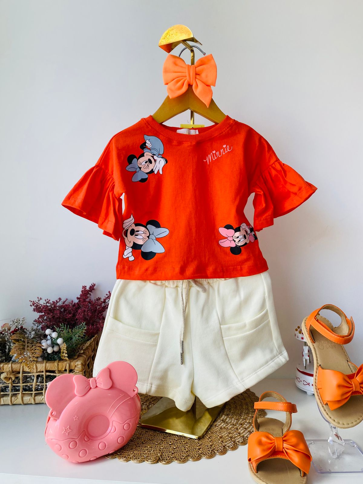 Conjunto Infantil Minnie Laranja com Shorts Off-white