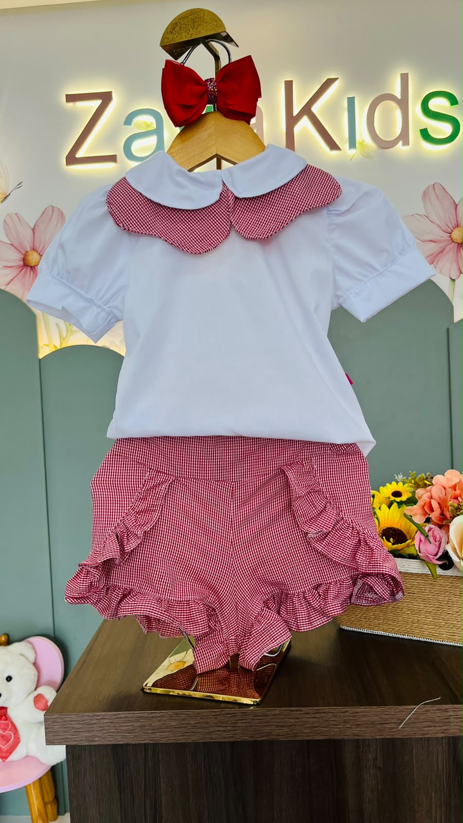 Conjunto Estiloso com Gola e Renda