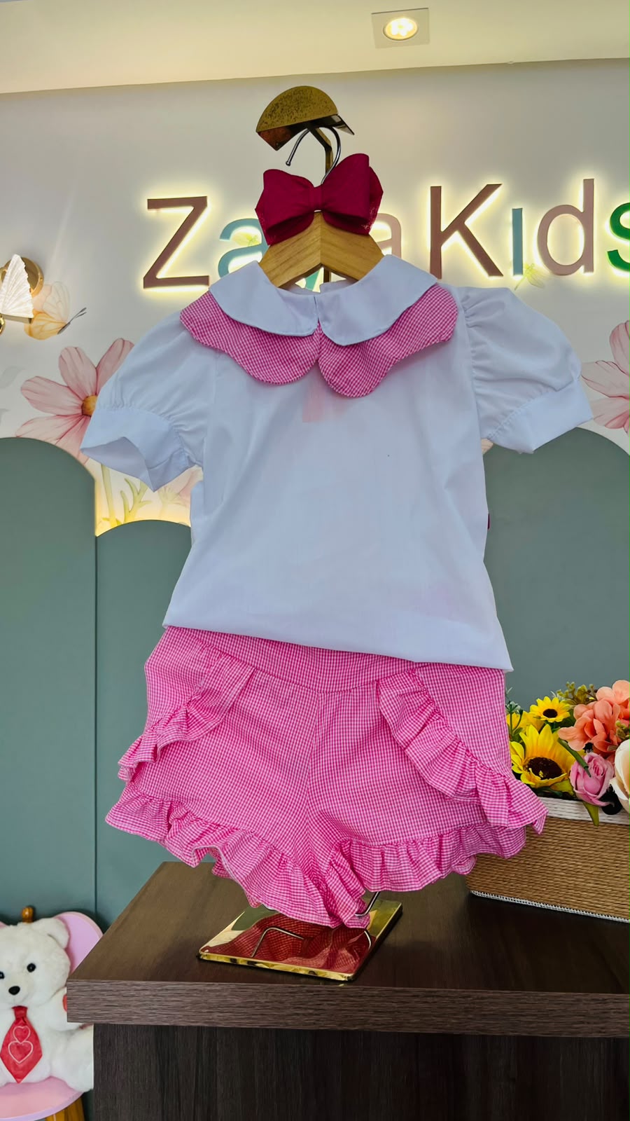 Conjunto Estiloso gola flor