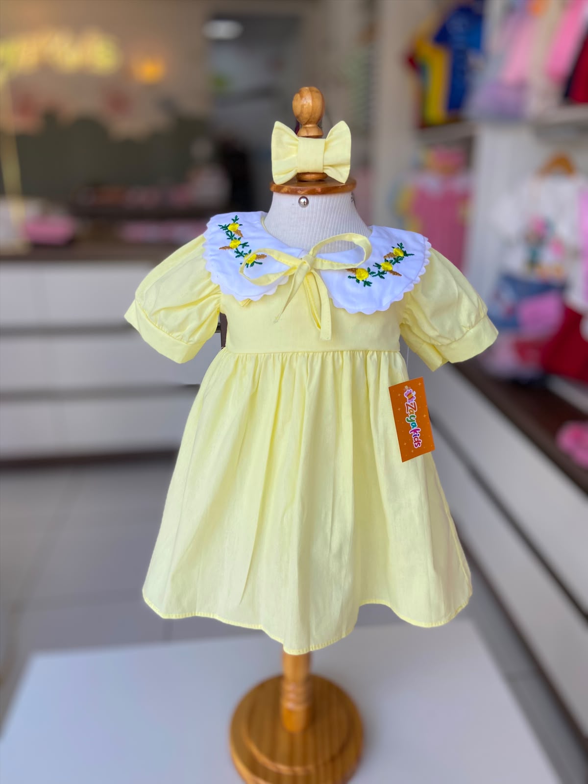 Vestido Amarelo com Laço