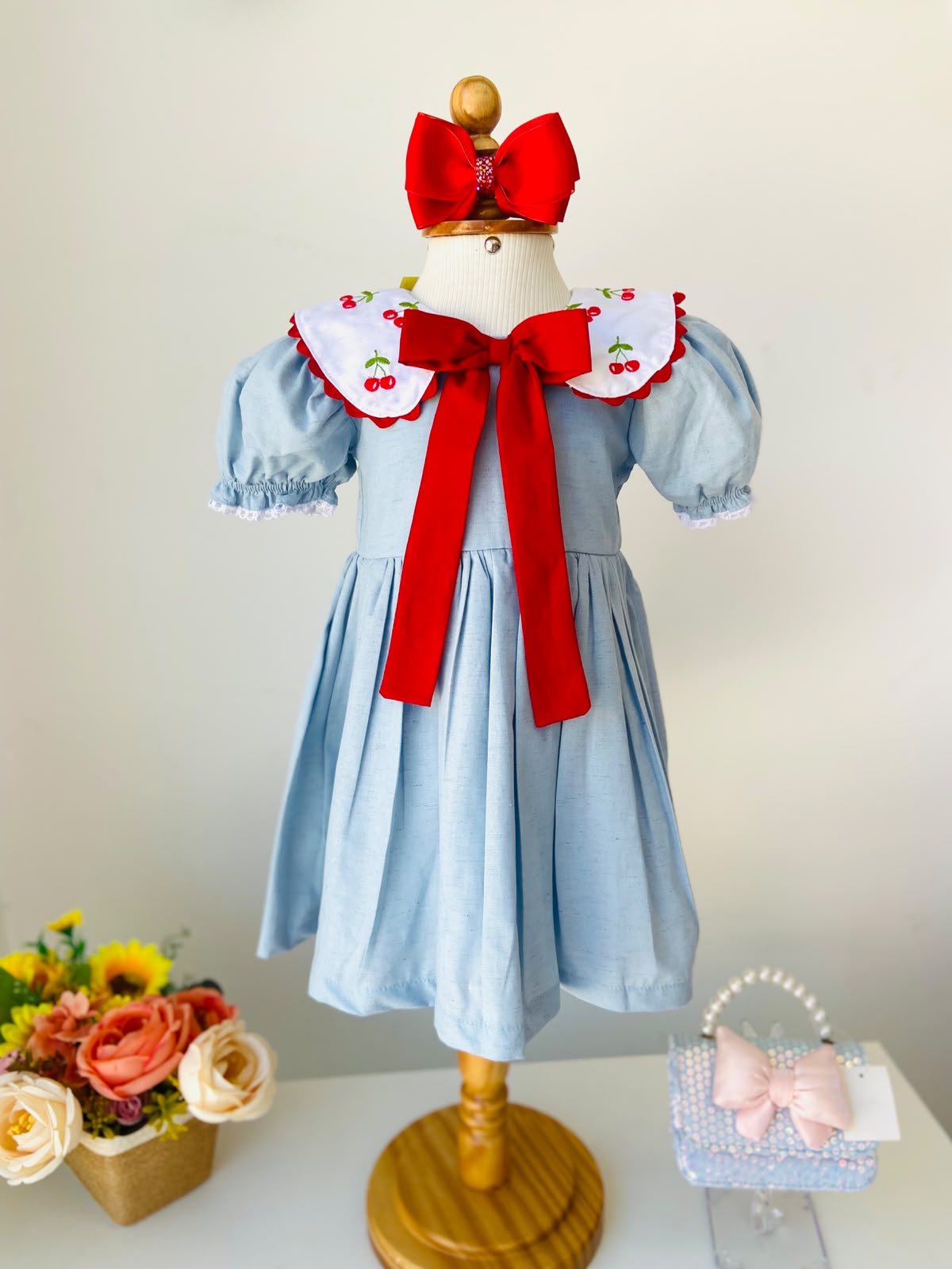 Vestido Infantil com Laço Vermelho