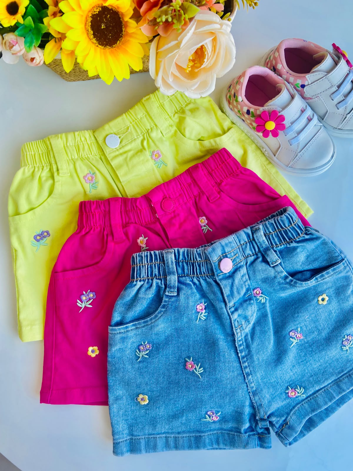 Shorts brim bordados
